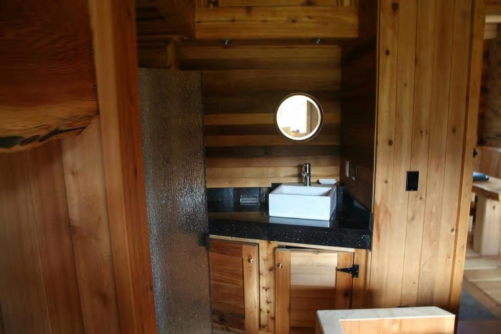 Ldr Lodge - Last Dollar Ranch Smithers Exterior photo