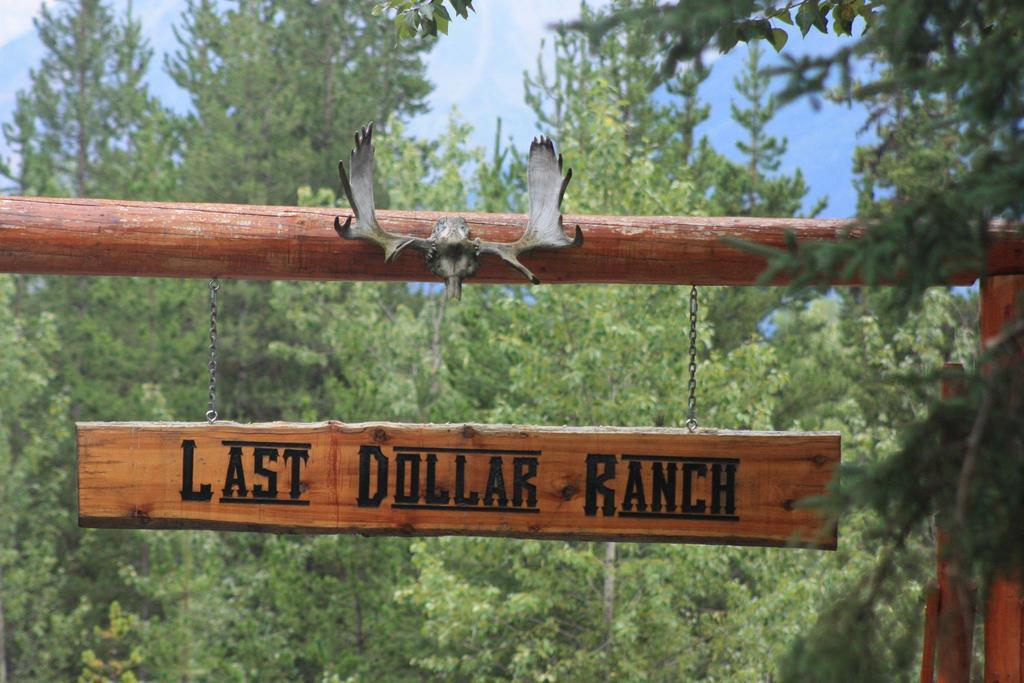 Ldr Lodge - Last Dollar Ranch Smithers Exterior photo